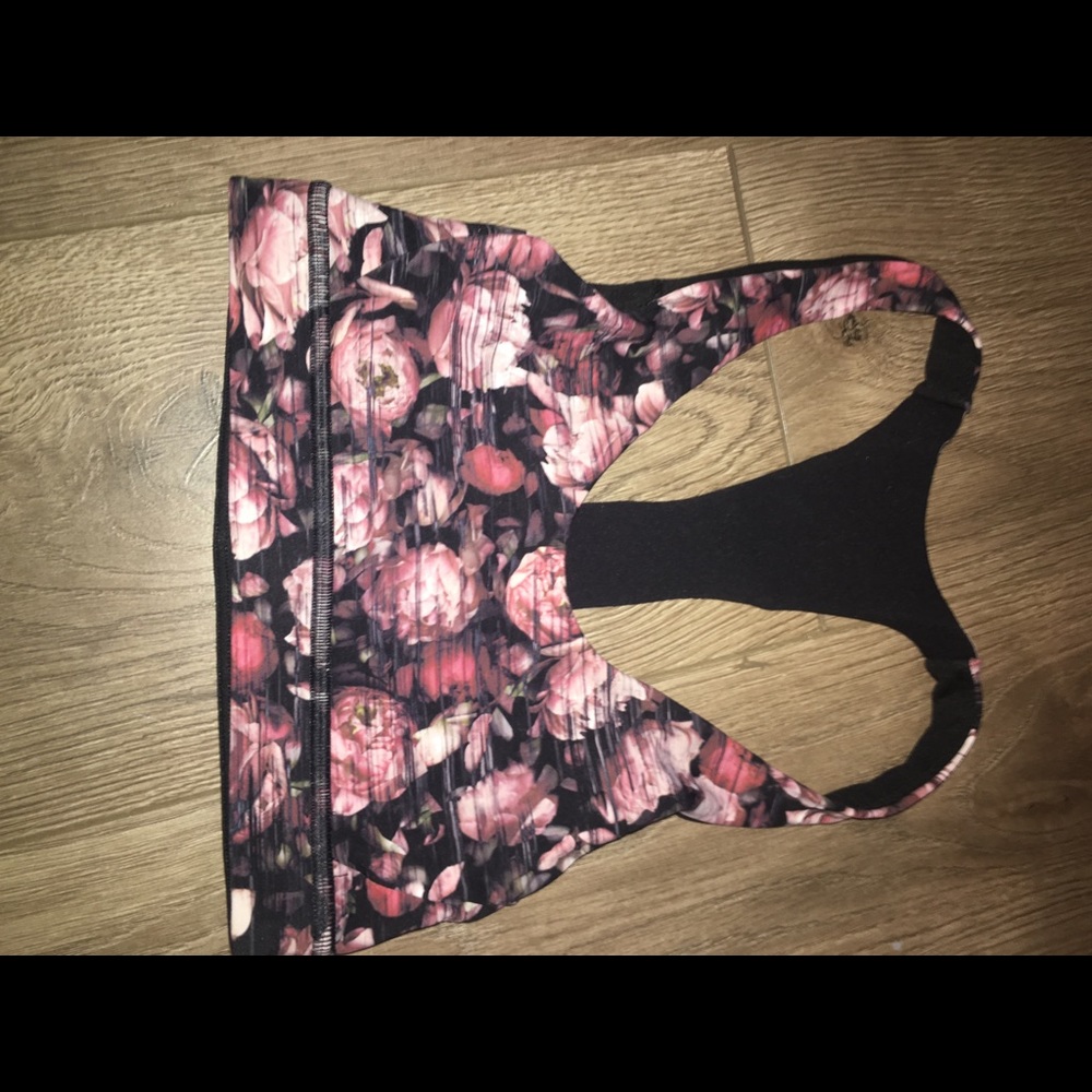Lululemon sports bra